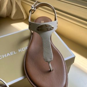 Michael Kors Crème Sandels New Size:9.5